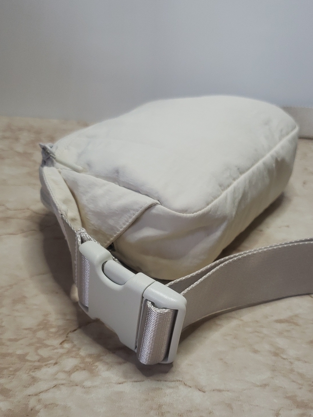 Lululemon Off White Waist /Crossbody Unisex Small Bag - Picture 3 of 7